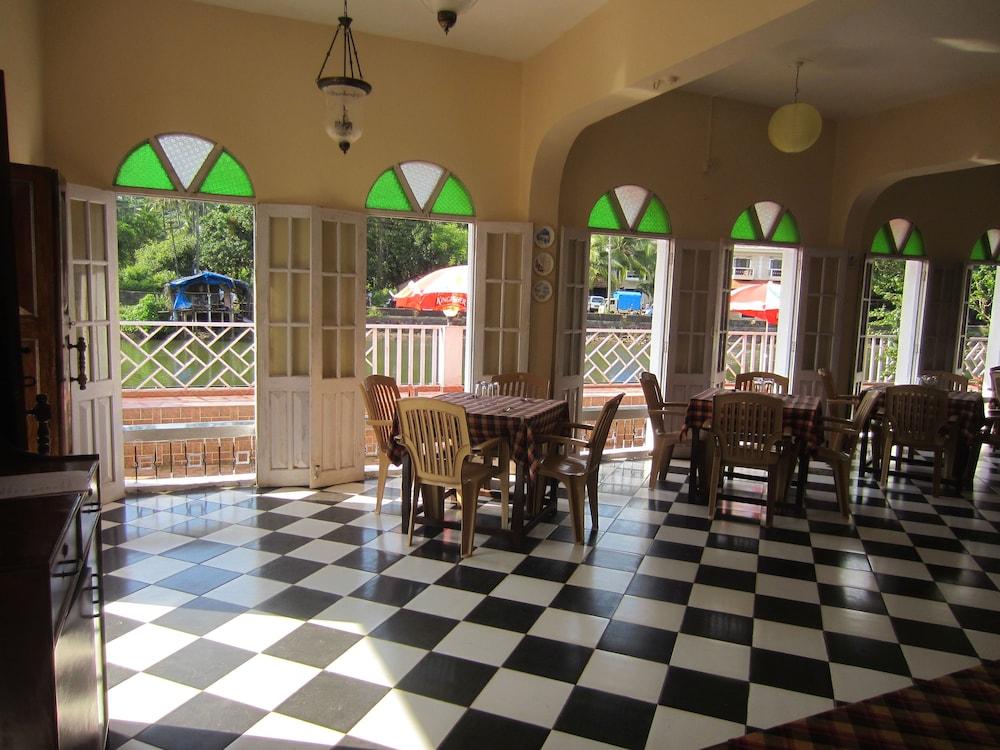 The Ronil Royale Hotel Baga Buitenkant foto